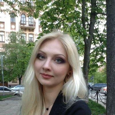 Просто люблю говорить с людьми. Стараюсь общаться беззаботно. Родилась в прекрасном городе. Как человек я достаточно интересная.