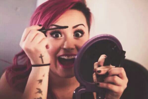 ainda tô esperando a demi divulgar as datas da dwt no Brasil!               EU FUI NA TNLT DE POA!!!!