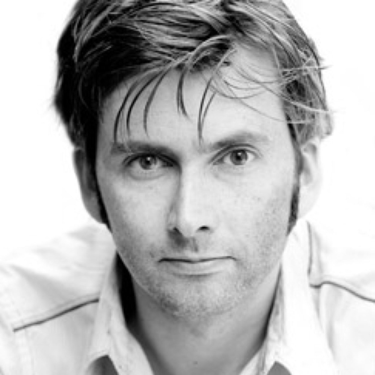 ViolinistJonah's profile picture. Head of the Shanghai Institute and dedicated family man. Husband to Ke Wen Yu and father to James Carstairs. I'll protect my family any way I can. |TID/TMI RP|