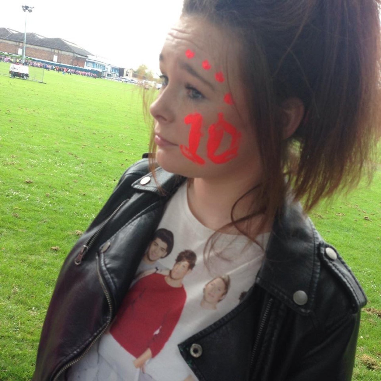 14 ,in a relationship❥ , love my friends✞ and music♬