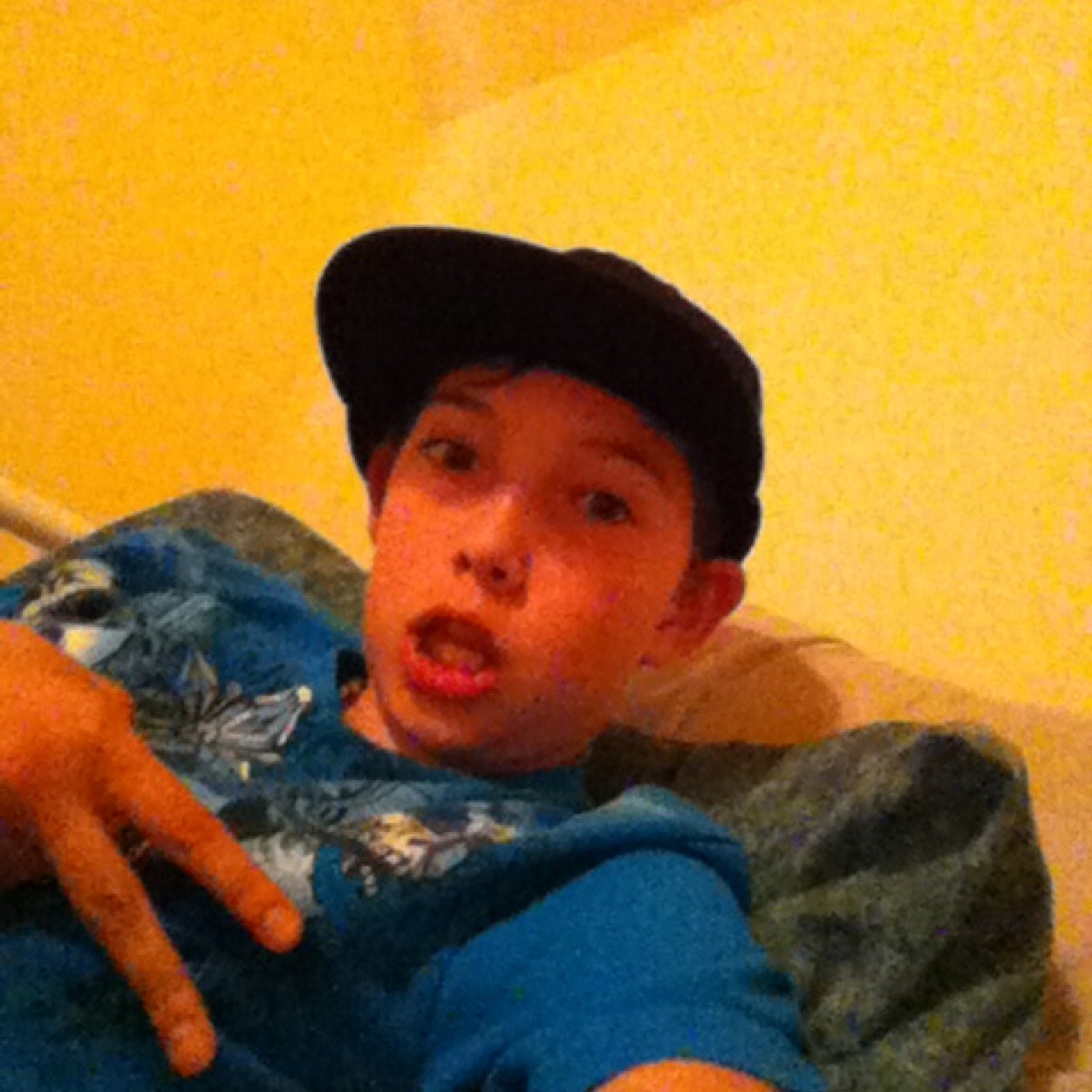 Single and play basketball,becoming lifeguard and have a young and beautiful 3 year old sister that i love alot yeah buddy and i have kik: kadentheman12