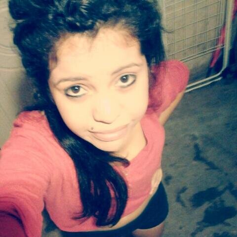 HOLAAA !
EDAD : 18 AÑOS
S. SENTIMENTAL: Soltera♪
S. LABORAL : Actualizandoo. . 
PADRES : Mamá me ama♥ y papá desaparecio o.O
HERMANO/AS: Una loca que amo♥