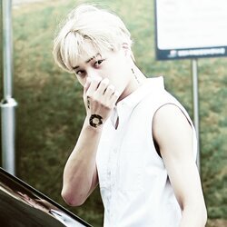 ขอแสงฮะ ขอแสง ฉายมาตรงนี้รัวๆ ห้ะ!! #อะไร บอทใหม่ฮะ มาคุยกัน ฟอลมาฟอลกลับ อยากคุยกับผมเมนชั่นมา อยากได้ผมหลังไมค์ สุดท้ายนี้...ขายตูด 20 บ. #alonebot