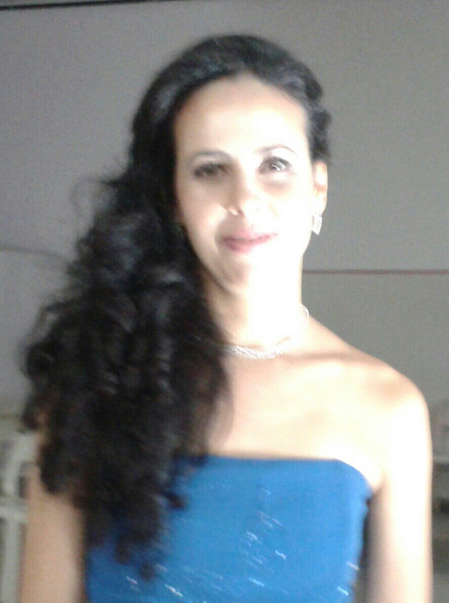 rjsilvafeliz's profile picture. Eu vivo entre as fortes muralhas que Tua graça ergueu sobre mim antes mesmo do tempo existir. Muralhas - Stênio