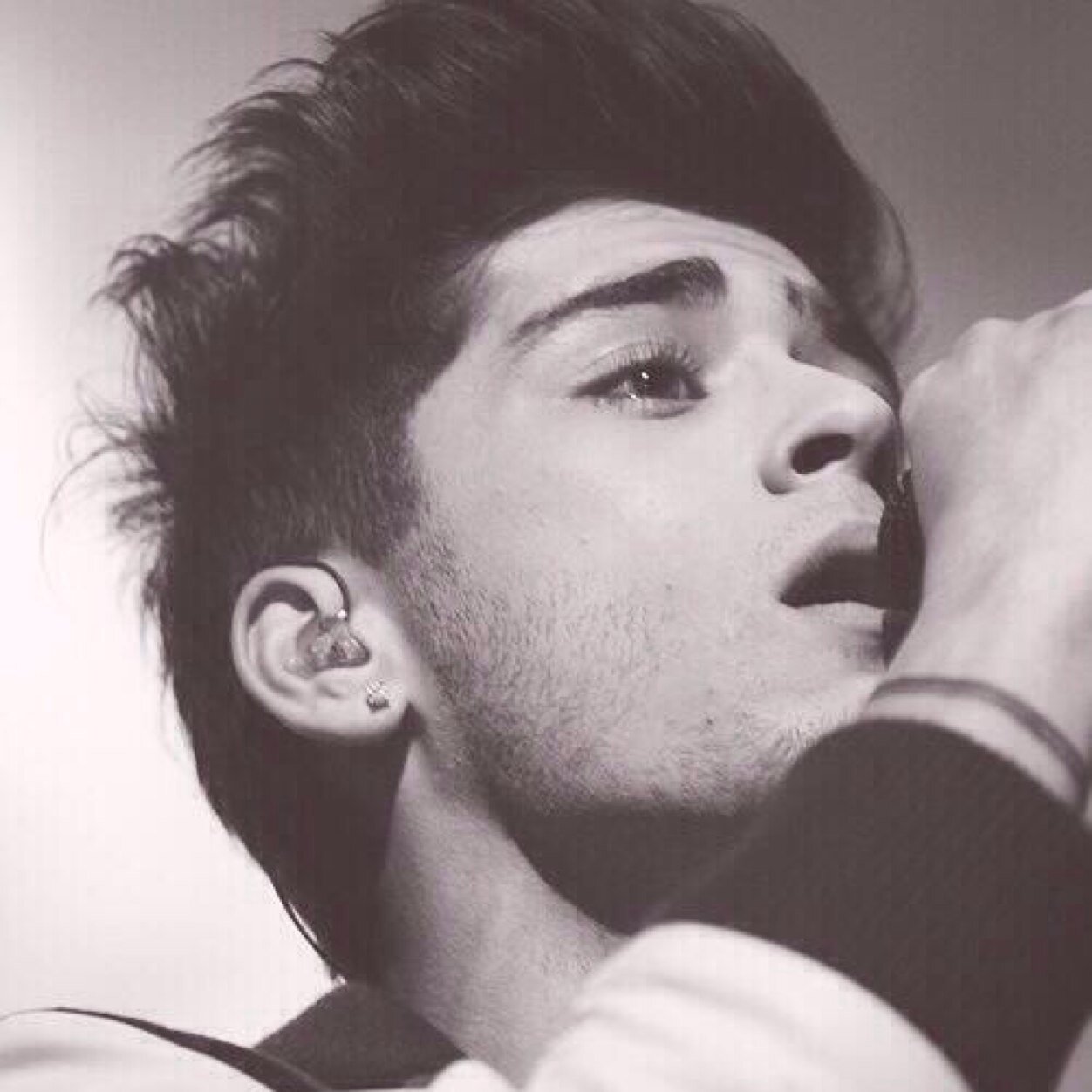 Free follow from @claudia_mayuri go and follow me ifback ❤️
