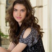Sou fã da Giovanna Grigio que interpreta Milli em chiquititas esse twitter é único e official Sigo todos de volta beijinhos :)