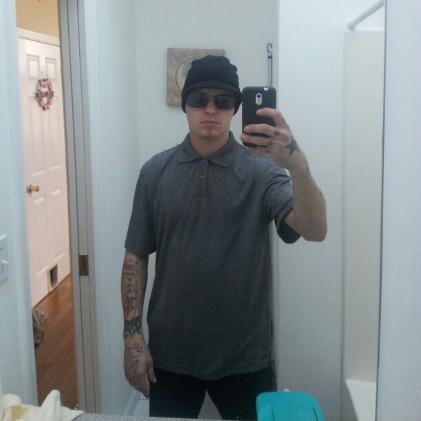 chillen for tha thrill let it out or jys spill, ill on tha track wach tha train get tracked, now wind it back re-rail for a thrill.. het at me *alex reis*