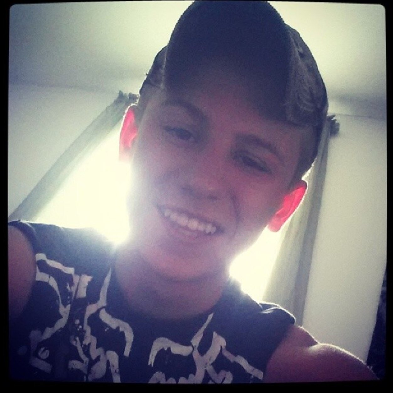 country boy. huntin fishin n ridin bout all I do. single. #yeeyee