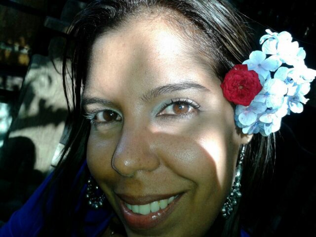 Venezolana, Madre, Amante de la poesía, y los viajes. Creo en Dios!!