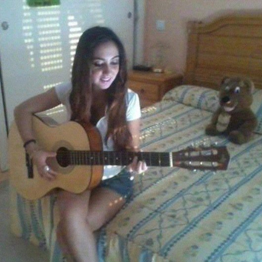 Cuenta de apoyo a Lorena M. Cantante & Compositora. 19 años. Todos sus vídeos están abajo. Está trabajando en los nuevos. Su cuenta oficial @_lorenamaria_