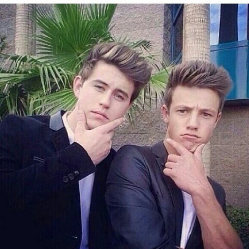 This page will make u smile! #CameronDallas :) SMILE UR BEAUTIFUL! -Catrina