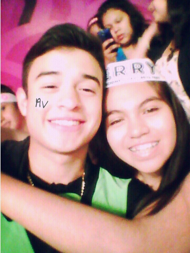 ser jerrygirl es un orgullo admiro a mi chinito hermoso jerry hernandez ¿mi sueño?que el me siga y bailar el primer beso con el.❤