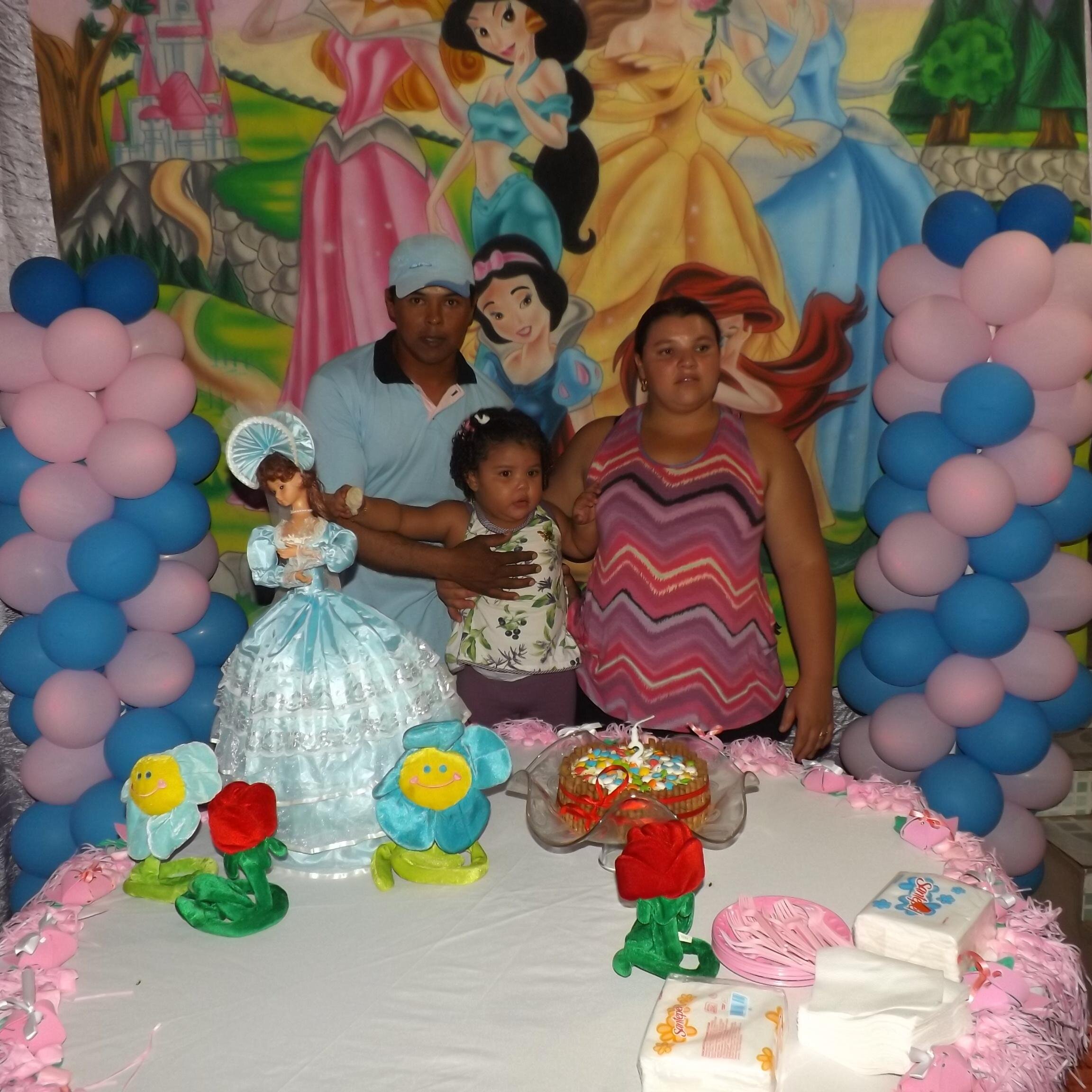 sou ama pessoa morena tenho 35 anos casado pai de 2 filhos tenho 1 metro e 80 centimetro peso 80 kilos sou muito feliz