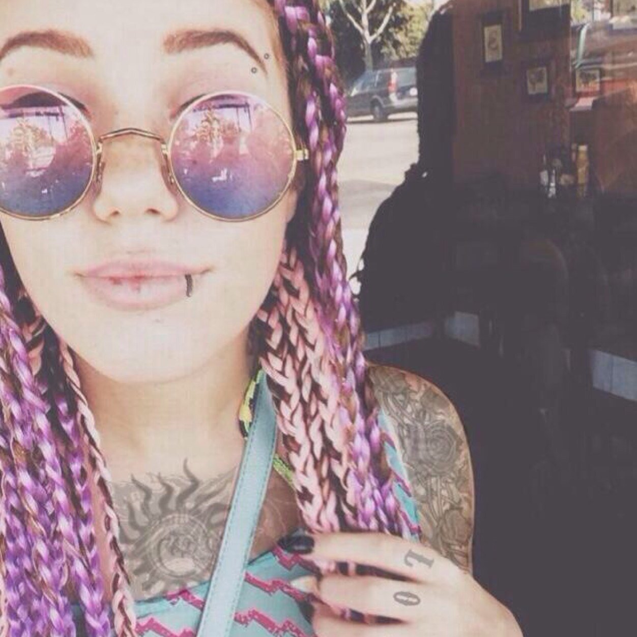 @mahoganyLOX is life |fav'd x1 | ran by 2 american weirdos