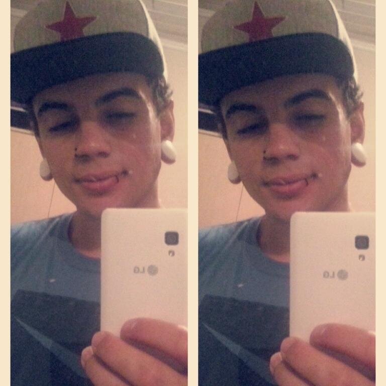 Apenas um Muleke da hora numa cidade zuada ♥