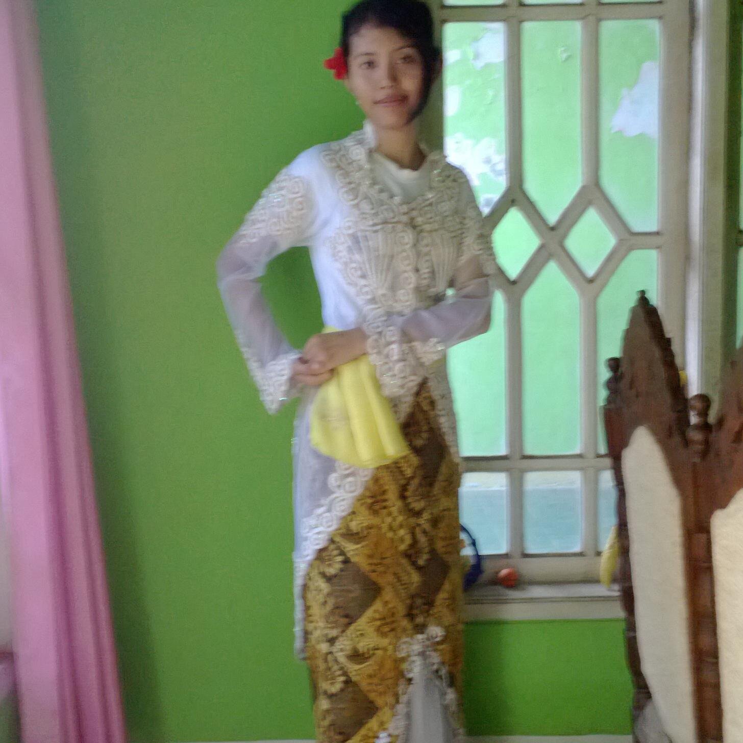 hay selamat berteman ea sma saya                                             nma saya siska saya orangnya baik cuek pemalu dan lucu tpi gx selucu sule
