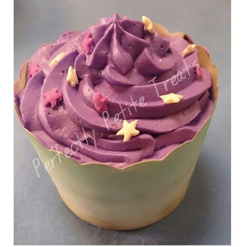 Perfectly Petite Treats bakes cupcakes, cake pops, cookies, macarons & more for sale at markets, as well as custom-made orders for parties or special occasions.