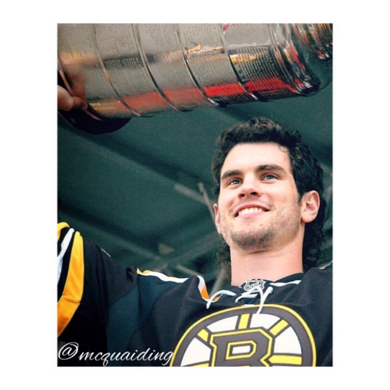 A Bruins fanpage .  I follow back all Bruins fans!