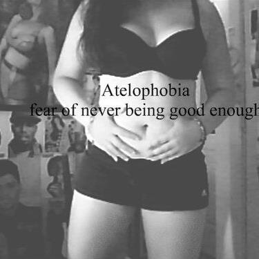 weightlesshanna's profile picture. hello , . 
Everyone hates me v.v but thats ok , cause i hate me to .