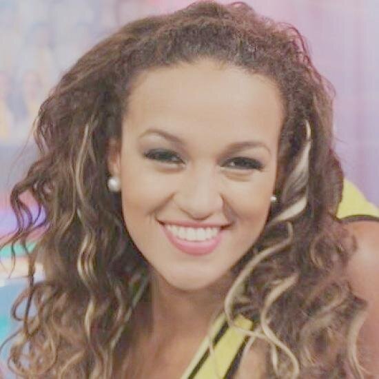 Mi reina @arizaga_a
Apoyo a @rociogomezrio | @andreasanmartin | @ShawMusica | @melissa_paredes | @RosangelaEslo | @jamiladahabreh1 | @Dellymadrid | @PatronMagi