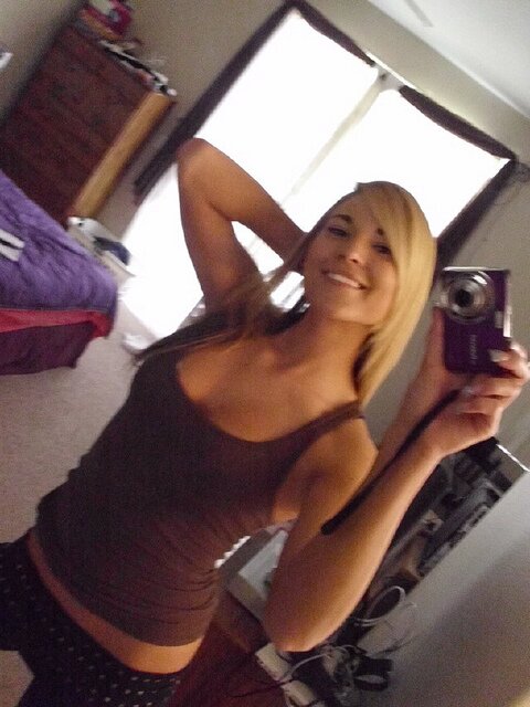 Hi im Lilly im a simple girl from london whos into house and ukg musix