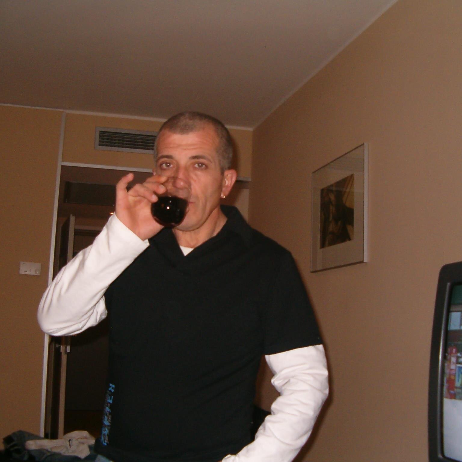 yosiou1's profile picture. 