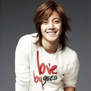 Me encanta la música kpop...:D  Soy fans del Grupo ............SS501- Henecia- KIM HYUN JOONG :D.......
