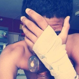 Yiio Me Veo En 3D y Tu Novio En Tre Dos.... Sometimes love is not enough.”