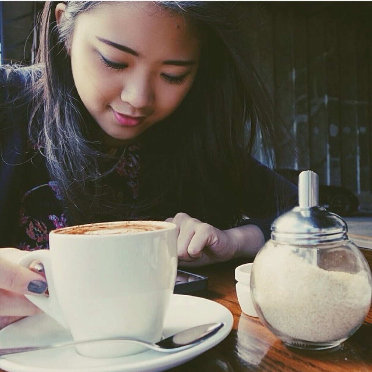 @jessicatanoe — 1993 dengan bulan & tahun yang unknown — @itsmeclosed — ke 3 dari 4 putri & 1 putra