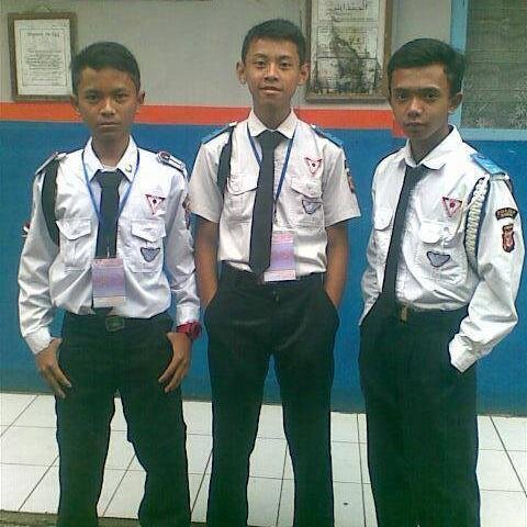 Yo Dawg, Gue denger lu suka nge tweet , jadi gue pasang tweet di dalam tweet supaya lo bisa tweet di dalam tweet