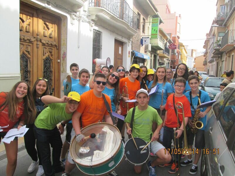 Joves músics buscant diversió amb la música.Si ens vols contractar per a xaranga,comunions,falles,moros i cristians,etc contacta amb nosaltres-608937343
