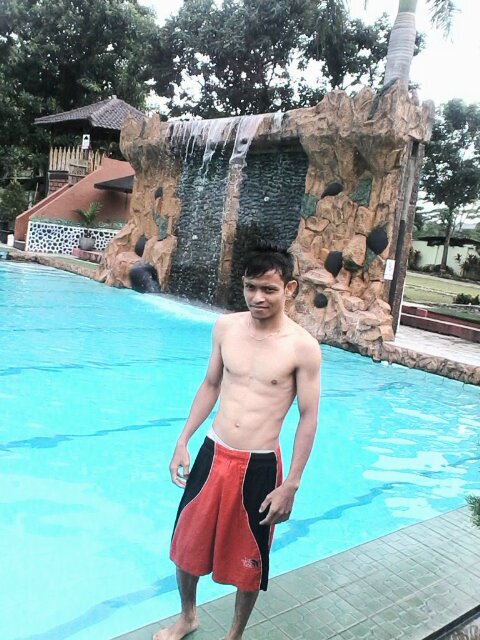 Pengen cari temen temen aja