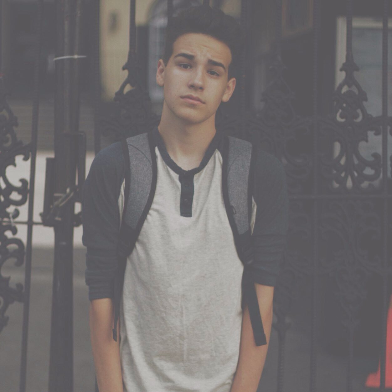Follow @whitesidesathot