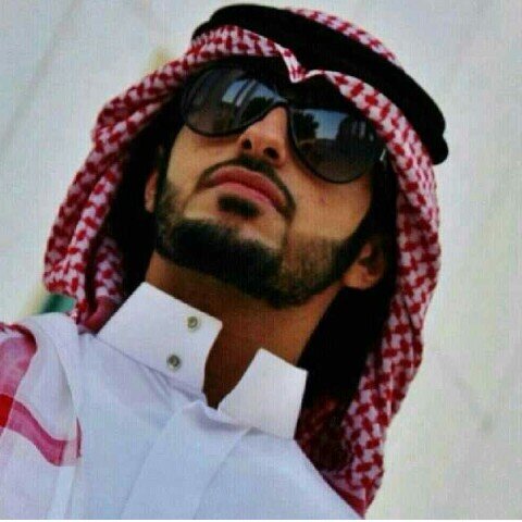 أصْعَب إحْسَاس عِنْدمَا يَهتَم بِك الجَمِيع ويُهْمِلكَ أهَم شَخْص فِي حَياتِك