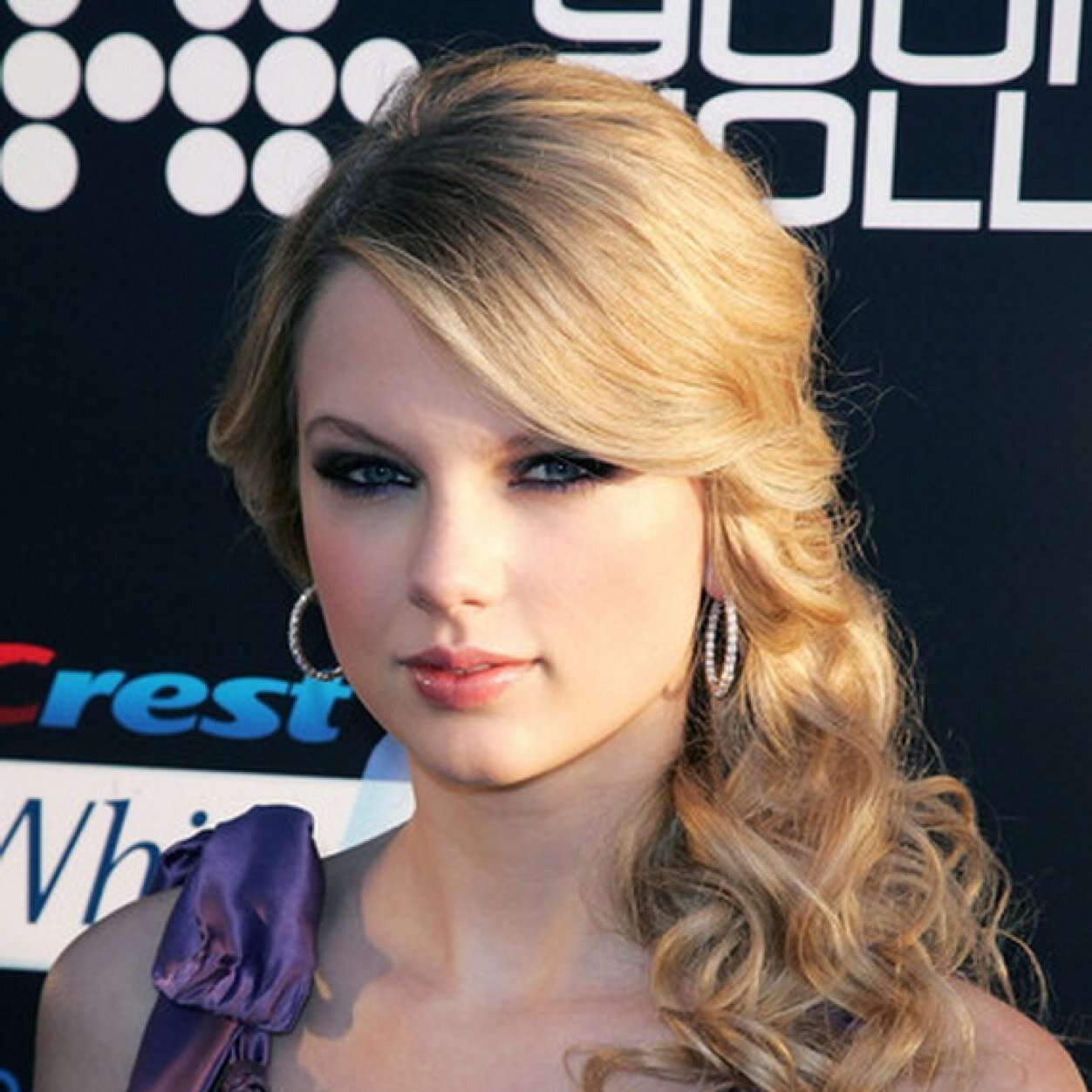I love Taylor Swift so much she makes me happy all the time :'')