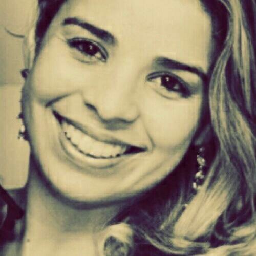Menina-mulher, Mãe de Henry Gabriel e Anthony, Contadora, Católica, Amiga. Uma pessoa de um coração enorme, que a cada dia aprende algo novo e ensina também...