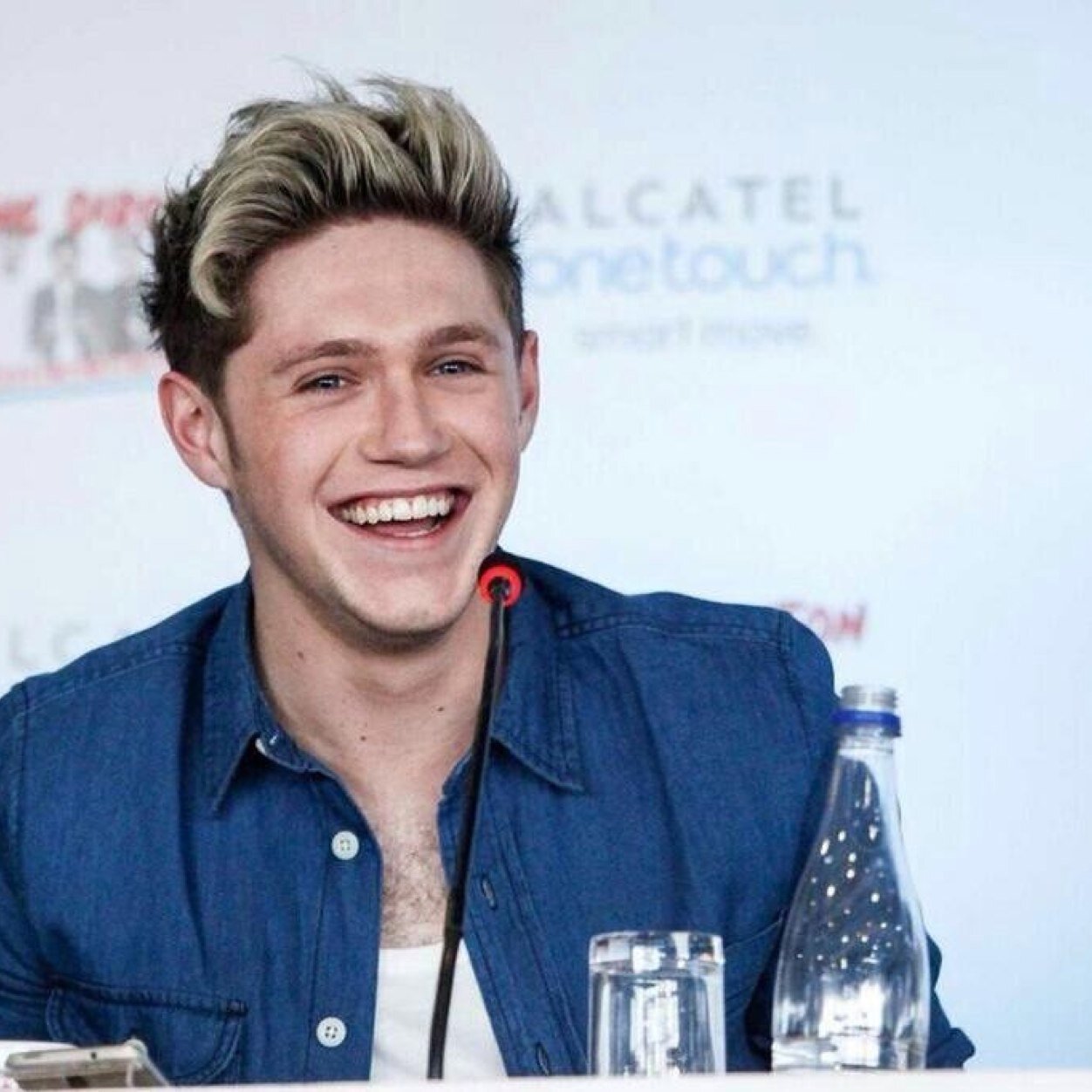 @NiallOfficial if you see this please follow me on @itshoransoul you'll make me the happiest girl ever. You can also laugh of me because of my reaction. ILY