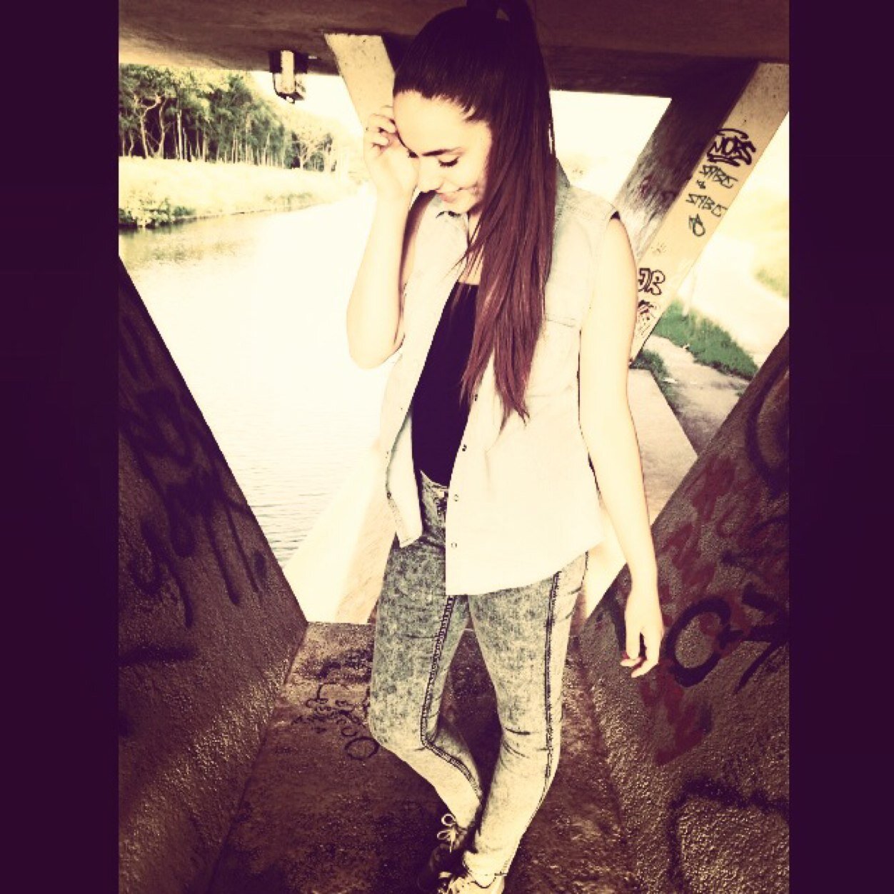 ♥ ALWAYS be yourself & Trust nobody !❤️ People are being fake but I stay the real me.
I'm just crazy but I'm not ashamed of it.