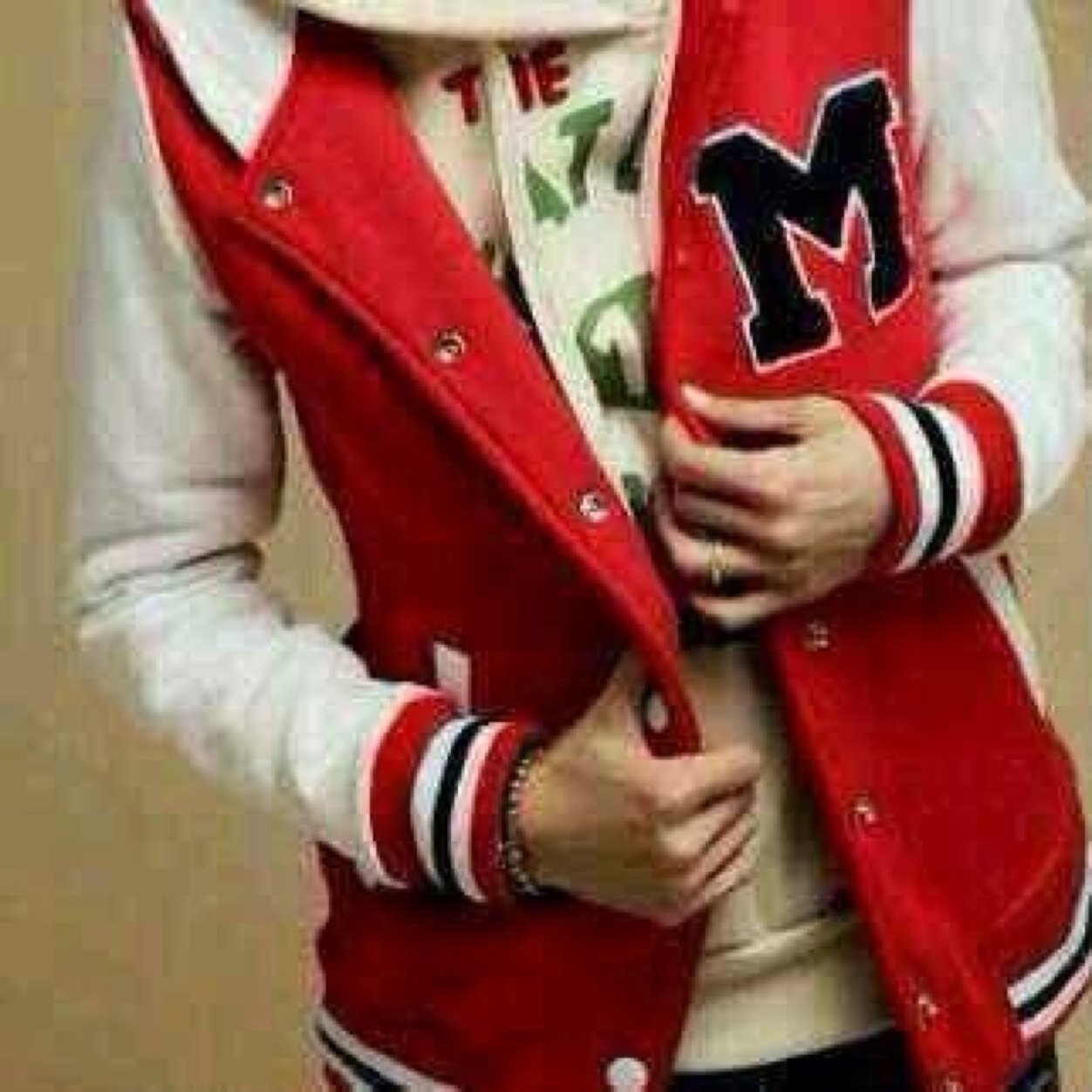 maesh11l's profile picture. • طـفـل الـولـه فـي غـيـبـتـگ صـار رجــال •