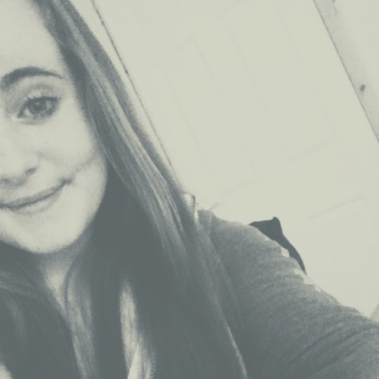 Hello, I'm Kelcey, I'm 13 years old, I'm welsh, I like listening to music, please follow me? Ill follow back! :D