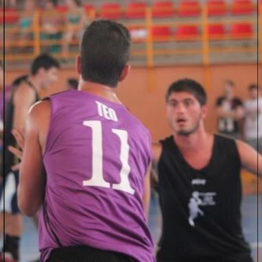 Estudiante de CAFD de la UMH. Baloncesto, baloncesto, música y más baloncesto