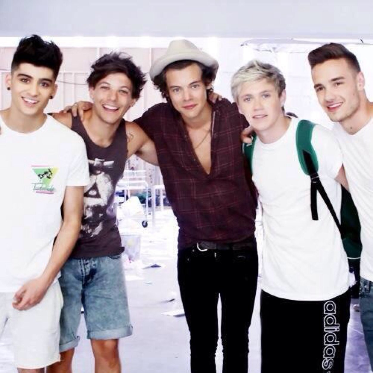 @Onedirection if you see this please follow me on @itshoransoul you'll make me the happiest girl ever. I love you