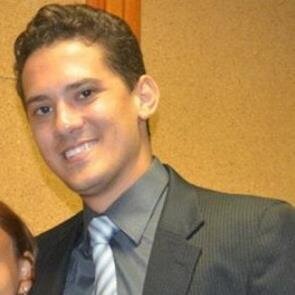Quem sou? Bem... Não sou a melhor pessoa da face da Terra , mas também não sou a pior. e não preciso de muito para ser feliz! A felicidade está dentro de mim!