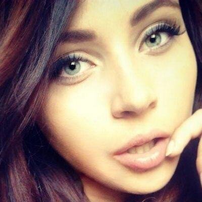 Это я. Люблю обмениваться мнениями. Я довольно коммуникабельная по жизни. Живу в интересном городе. Хочу мыслить радостно.
