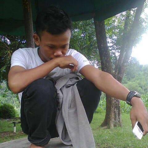Jika Kamu tidak bisa menjdi Pena untuk menorehkan kebenaran Maka Jadilah Penghapus untuk menghilangkan Kesalahan.