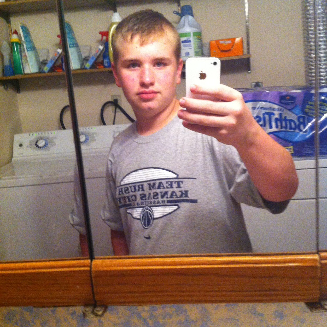 i love football(i am a football player) i am Extremely athletic. and im single