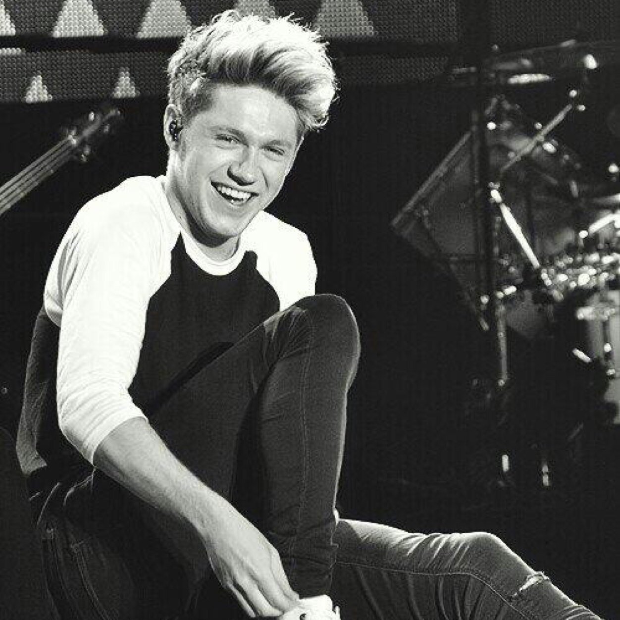 hiiii pretty please follow @1989nialI