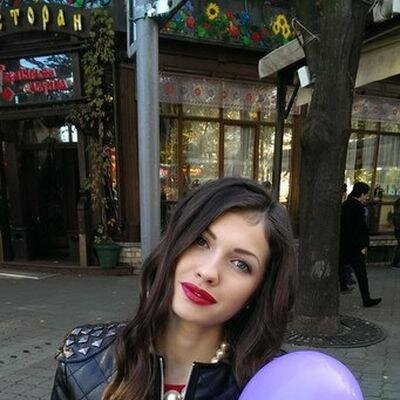 Здравствуйте все. Хочу мыслить радостно. Люблю обмениваться мнениями. Я довольно коммуникабельная по жизни. Живу в интересном городе.
