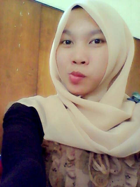 Lagi belajar buat sabar, biar Allah bersama saya, kalau Allah sudah bersama,
 maka Allah akan menolong apapun untuk saya . Itu janji Allah :)