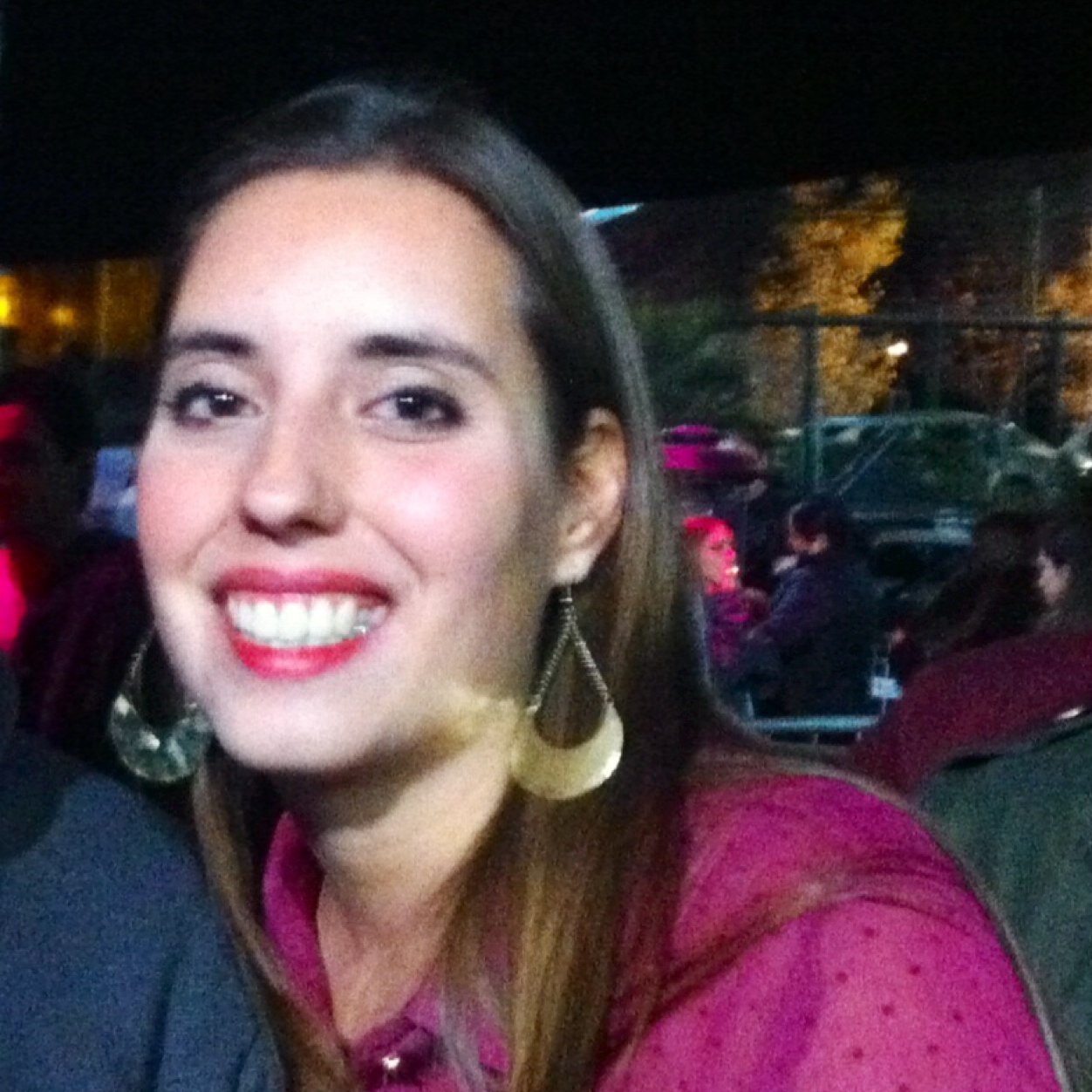 Profesora General Básica de la Universidad del Desarrollo. Actualmente cursando especialidad en Lenguaje y Comunicación, UDD.
